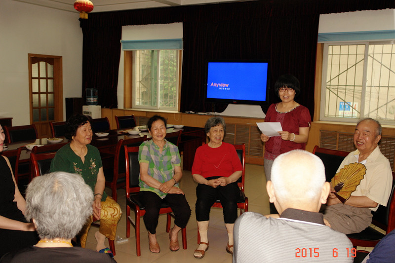 “喜迎端午”老年趣味小组活动进行中