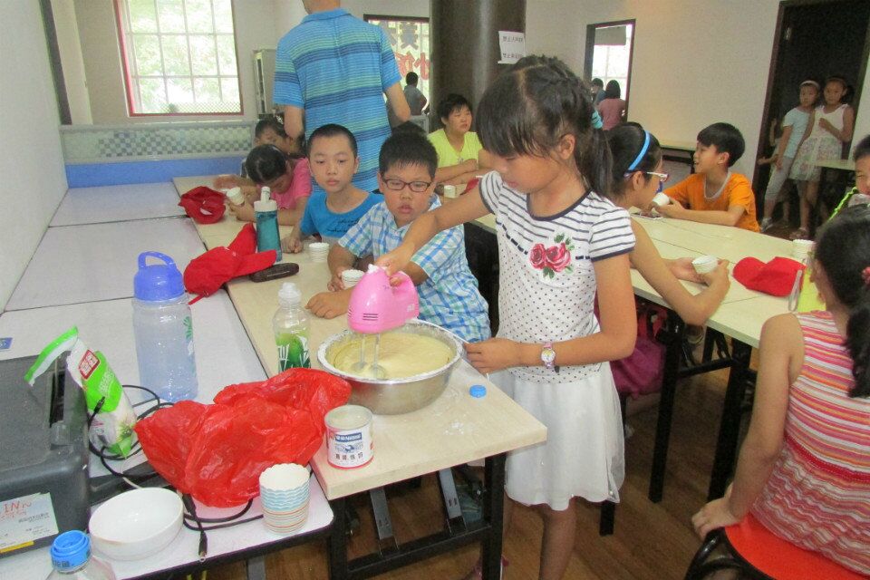 大爱之行——贝蕾夏令营之“我们一起做蛋糕”.jpg 大爱之行——贝蕾夏令营之“我们一起做蛋糕”.jpg