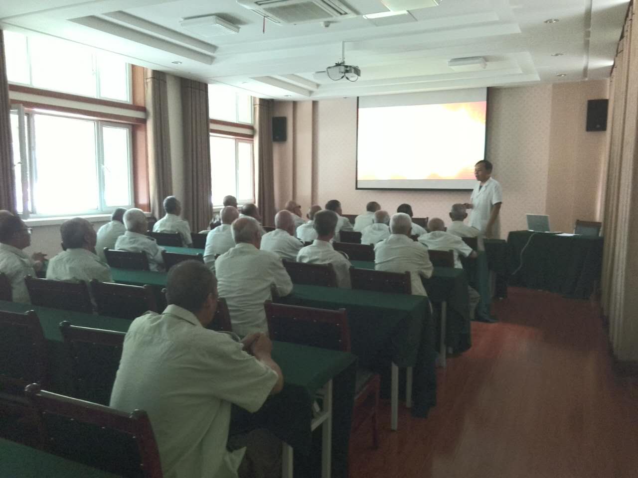 红色系列主题小组之“请让我来走近您”