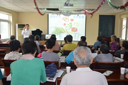 十亩园项目组开展“健康饮食与营养配餐”讲座.jpg