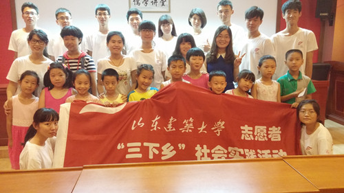 “手拉手,与爱同行”感恩实践活动 “手拉手,与爱同行”感恩实践活动