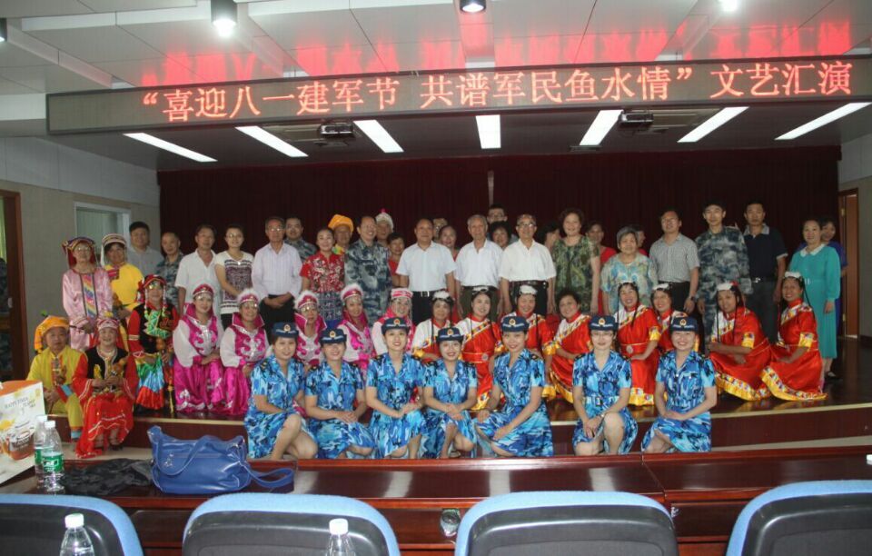 天桥项目组:组织社区居民为解放军456医院送温暖送祝福 天桥项目组:组织社区居民为解放军456医院送温暖送祝福