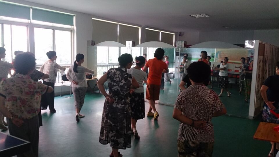 天桥项目组:社工助老服务系列活动之三——组织社区老年人舞蹈小组活动 天桥项目组:社工助老服务系列活动之三——组织社区老年人舞蹈小组活动