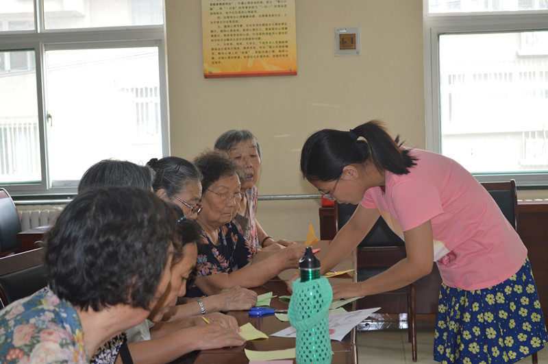十亩园项目组开展“心灵手巧”第二次剪纸活动