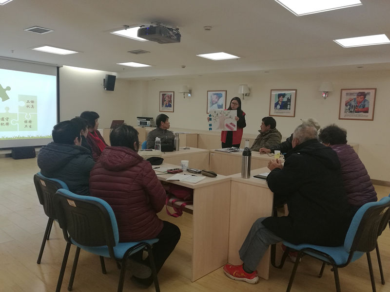 社工引导组员制定小组契约_副本.jpg 社工引导组员制定小组契约_副本.jpg