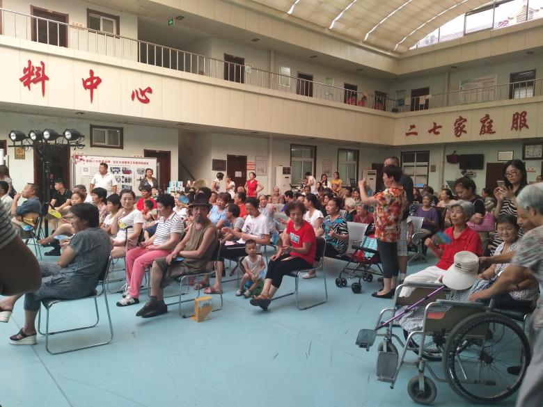 “非尝不可”欢乐社区行, 情暖二七燃爆仲夏夜1.jpg