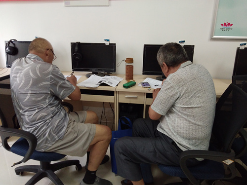 认真记笔记中.jpg 认真记笔记中.jpg