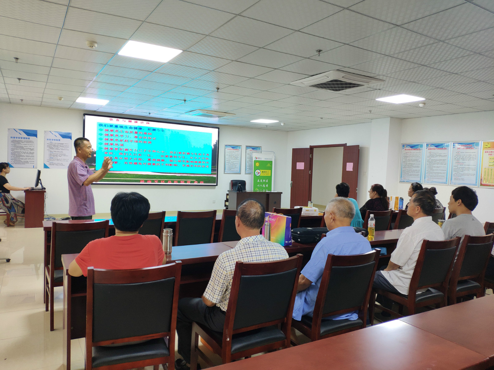 合理膳食 健康生活_meitu_1.jpg 合理膳食 健康生活_meitu_1.jpg