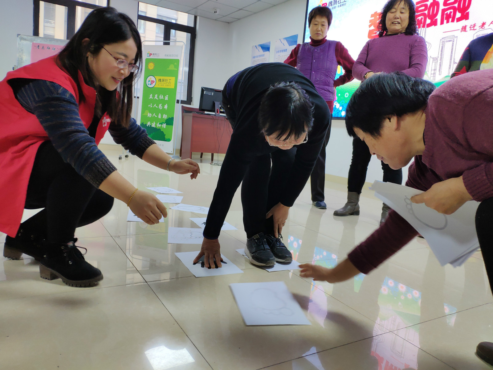 破冰游戏 七手八脚_meitu_3.jpg