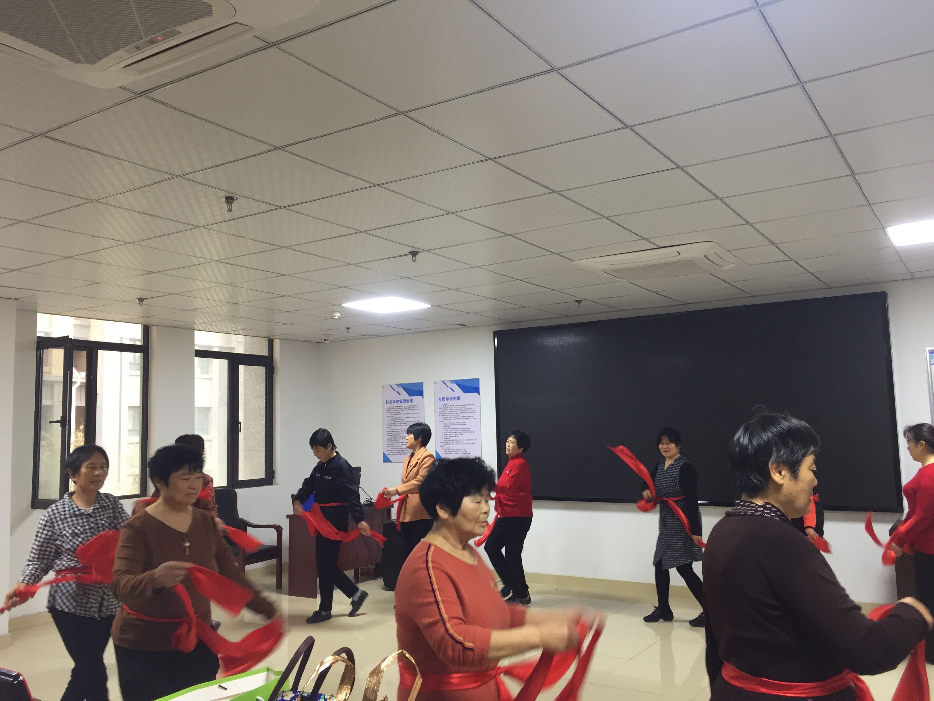 秧歌队日常活动.jpg 秧歌队日常活动.jpg