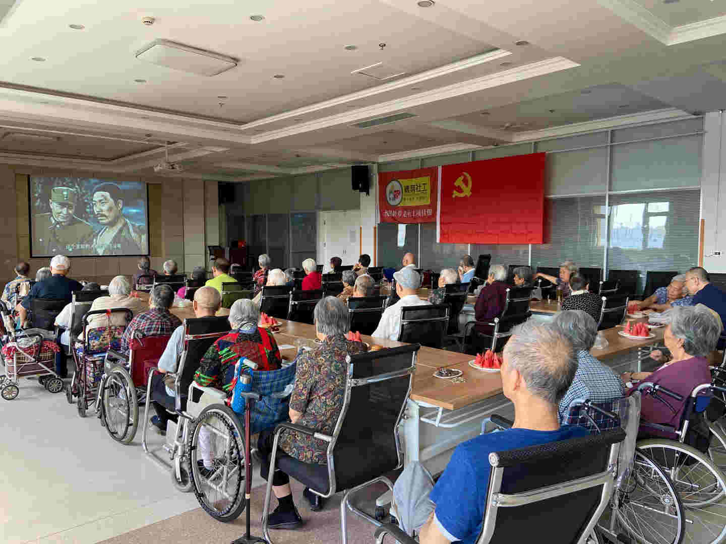 看红色影片.jpg 看红色影片.jpg