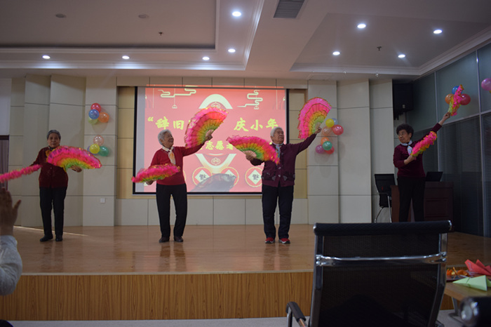 《欢乐中国年》扇子舞.jpg