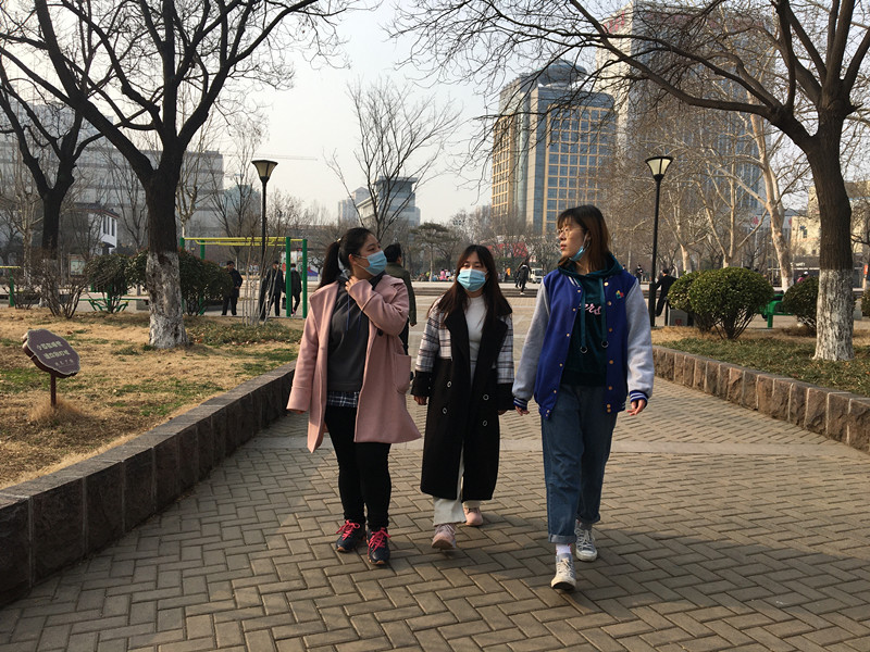 社工带领实习生社区漫步_副本.jpg