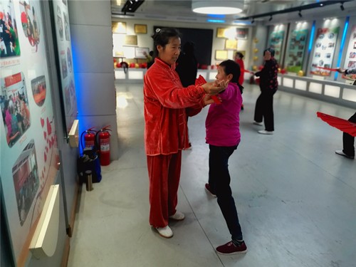 老师现场纠正组员招式_副本.jpg