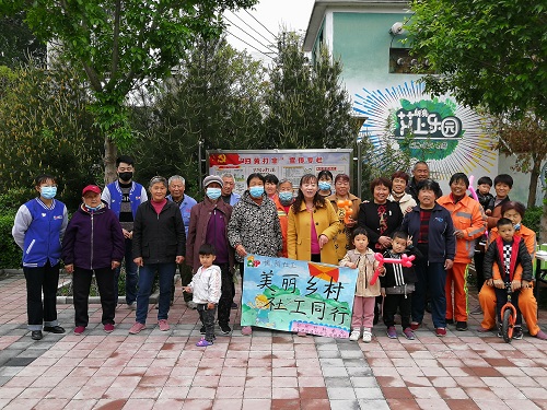 0社工与村民合影留念.jpg