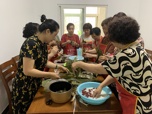 包粽子.jpg