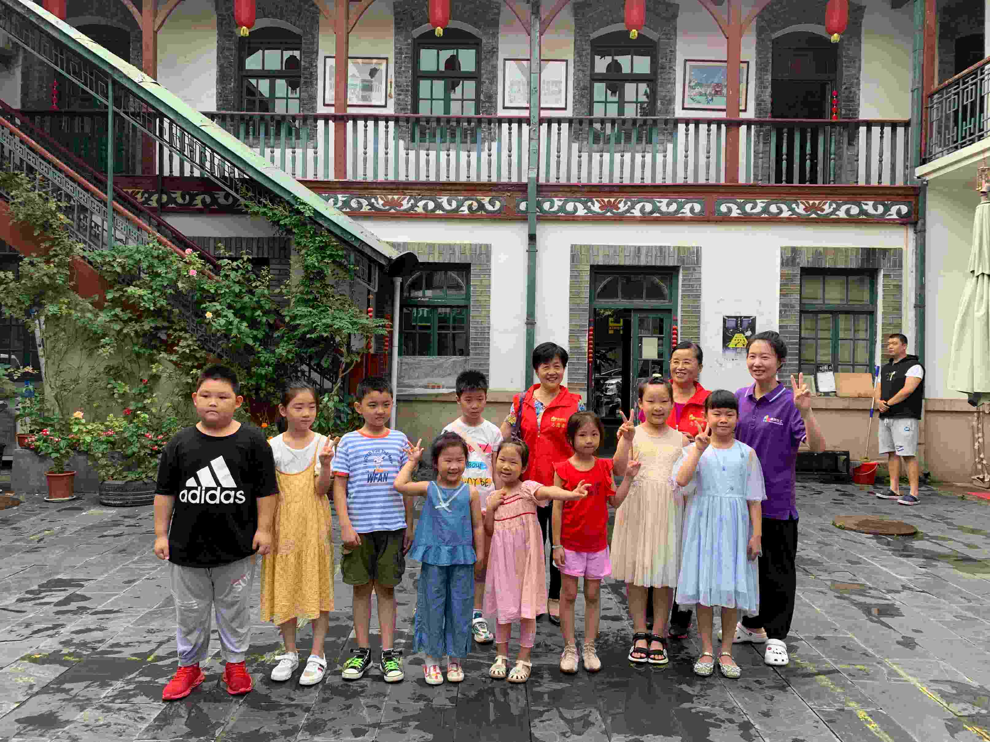 社区青少年儿童走进棉花咖啡厅.jpg