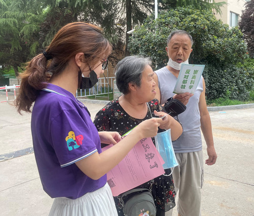 发放宣传彩页1.jpg