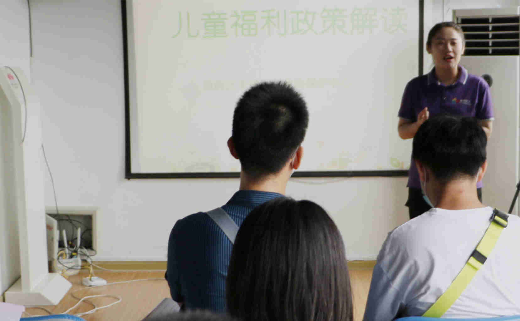 志愿服务暖“童”心_副本.jpg