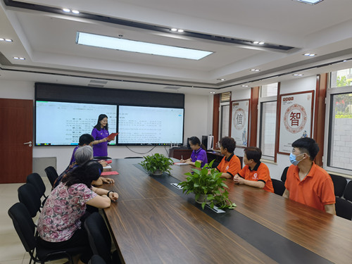 社工站带领大家一起学习《山东省慈善条例》.jpg