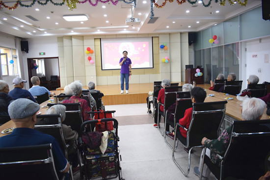 图一:社工以关于中秋的起源、传说、风俗的探讨开篇_副本.jpg