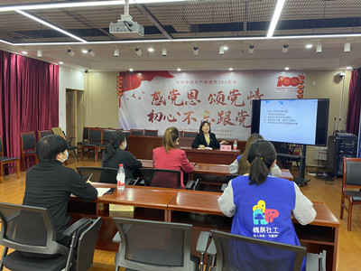 孙波主任为两委成员讲解社会工作理论知识_副本.jpg