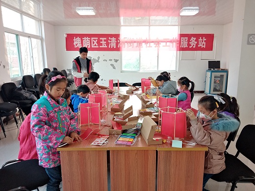 热热闹闹的活动场面.jpg