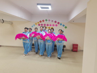 志愿者们的舞蹈_副本.jpg